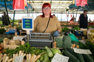 Mlečna pijaca - ponuda i potražnja, razgovor sa posetiocima i zakupcima pred uskršnje praznike