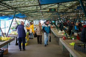 Mlečna pijaca - ponuda i potražnja, razgovor sa posetiocima i zakupcima pred uskršnje praznike