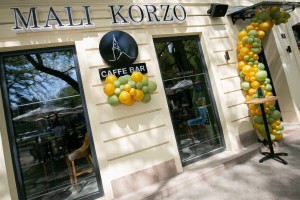 Kafić "Mali korzo" - topli i osvežavajući napici i ukusna hrana u prijatnom ambijentu