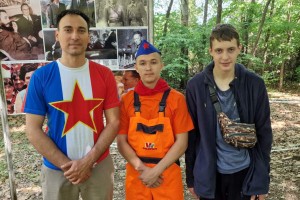 Polaganje venaca na bistu Josipu Brozu Titu u Mini Jugoslaviji