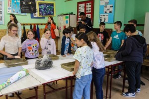 Sadnja paradajza u okviru projekta koji ima za cilj podizanje svesti o očuvanju životne sredine