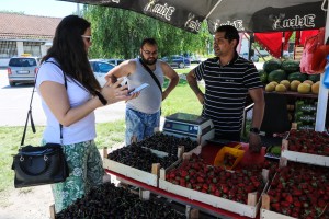 Prodaja voća i povrća u Malom Bajmoku