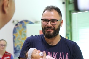 Darivanje beba rođenih u Nedelji Crvenog krsta