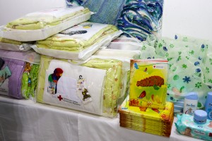 Darivanje beba rođenih u Nedelji Crvenog krsta