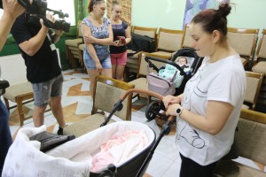 Darivanje beba rođenih u Nedelji Crvenog krsta