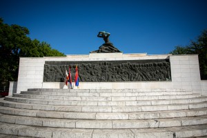 Polaganje venaca na Spomenik žrtvama fašizma