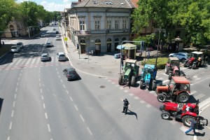 Blokada Štrosmajerove ulice traktorima na protestu poljoprivrednika