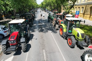 Blokada Štrosmajerove ulice traktorima na protestu poljoprivrednika