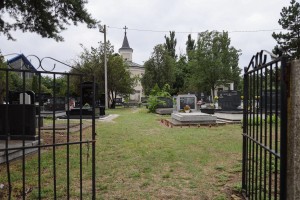 Oskrnavljeni nadgrobni spomenici na Pravoslavnom groblju u Dudovoj šumi