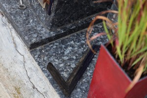 Oskrnavljeni nadgrobni spomenici na Pravoslavnom groblju u Dudovoj šumi