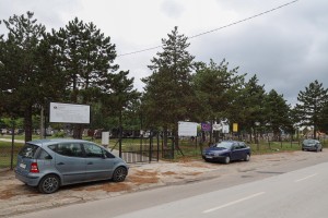 Oskrnavljeni nadgrobni spomenici na Pravoslavnom groblju u Dudovoj šumi