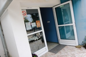 Podela kuvanih obroka Narodne kuhinje Crvenog krsta