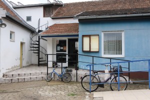 Podela kuvanih obroka Narodne kuhinje Crvenog krsta