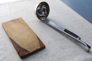 Podela kuvanih obroka Narodne kuhinje Crvenog krsta