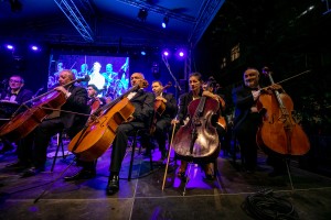 Koncert mađarskog ciganskog simfonijskog orkestar "100 violina"