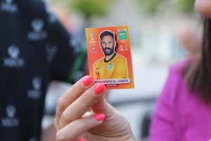 "Menjaža" kod nove fontane - sličice učesnika fudbalskog prvenstva u u Kataru