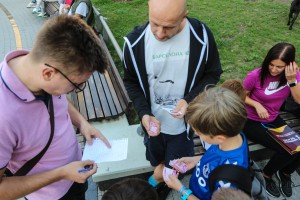 "Menjaža" kod nove fontane - sličice učesnika fudbalskog prvenstva u u Kataru