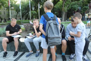 "Menjaža" kod nove fontane - sličice učesnika fudbalskog prvenstva u u Kataru