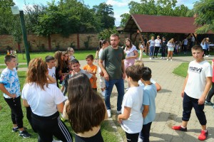 Deca sa Kosmeta na salašu na Paliću