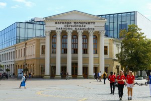 Predsednik pokrajinske Vlade Mirović u obilasku Narodnog pozorišta