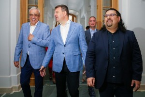 Predsednik pokrajinske Vlade Mirović u obilasku Narodnog pozorišta