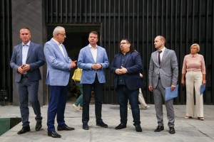 Predsednik pokrajinske Vlade Mirović u obilasku Narodnog pozorišta