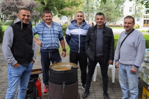 Humanitarno kuvanje i bazar za Leonu, Lea i Melindu