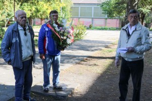 Polaganje venaca kod postamenta Jovanu Mikiću Spartaku