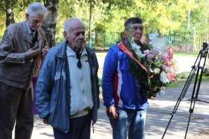 Polaganje venaca kod postamenta Jovanu Mikiću Spartaku