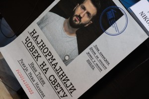 Najava pozorišne premijere "Najnormalniji čovek na svetu"