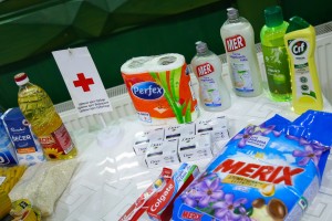 Podele paketa hrane i higijene socijalno ugroženim građanima