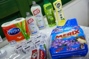 Podele paketa hrane i higijene socijalno ugroženim građanima