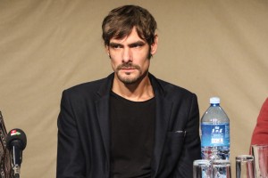 Najava premijere predstave "Ne pucaj na lastu!"