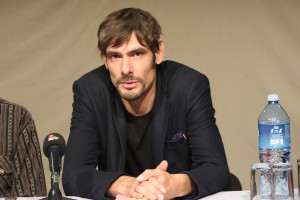 Najava premijere predstave "Ne pucaj na lastu!"