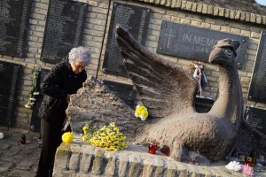 Komemoracija žrtvama iz 1944. godine (spomenik "Ptica slomljenih krila")