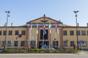 Polaganje venaca ispred Železničke stanice povodom Dana oslobođenja Subotice