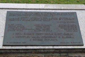 Polaganje venaca na spomenik "Balada vešanih"