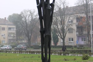 Polaganje venaca na spomenik "Balada vešanih"