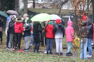 Polaganje venaca na spomenik "Balada vešanih"