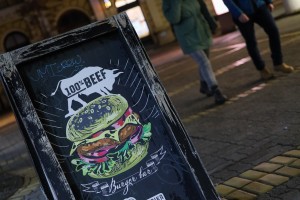 Burger bar "Fabrika" u ponudi ima i napolitanske pice