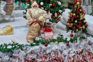 Donacija novogodišnjih paketića "Batschka" fondacije deci iz socijalno ugroženih porodica