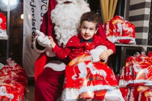 Podela novogodišnjih paketića deci zaposlenih u "Jovistu"