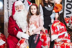 Podela novogodišnjih paketića deci zaposlenih u "Jovistu"