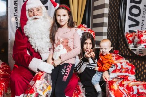 Podela novogodišnjih paketića deci zaposlenih u "Jovistu"