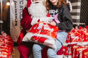 Podela novogodišnjih paketića deci zaposlenih u "Jovistu"