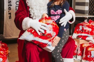 Podela novogodišnjih paketića deci zaposlenih u "Jovistu"