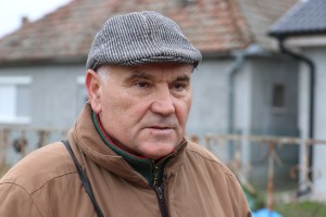 Neasfaltirani (kraterima prošaran) deo ulice Partizanskih baza