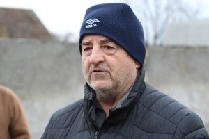 Neasfaltirani (kraterima prošaran) deo ulice Partizanskih baza