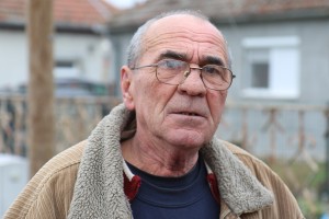 Neasfaltirani (kraterima prošaran) deo ulice Partizanskih baza