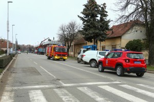 Olujni vetar digao deo krova sa autobuske stanice